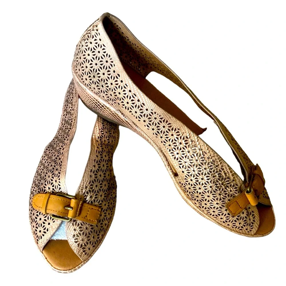 Kenneth Cole Gentle Souls Lanner NWT leather rose gold peep toe sandals  9.5